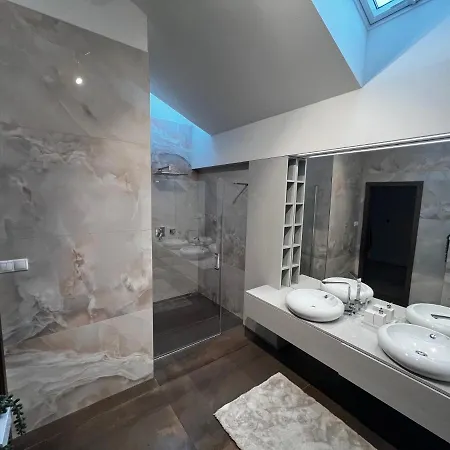 Apartmán S Vírivkou V Centre - *