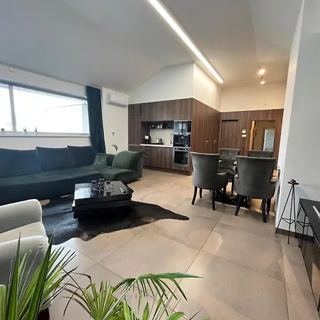 S Vírivkou V Centre - Apartmán Banská Bystrica
